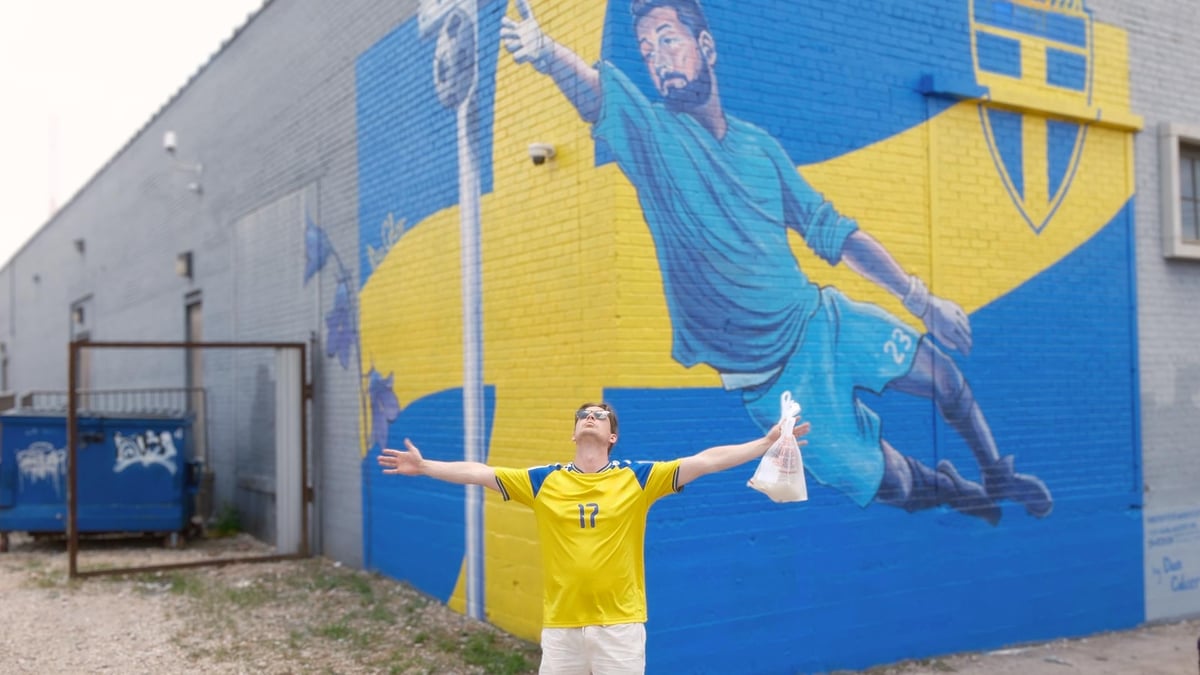 Ett svenskt fotbollsfan i Dallas.