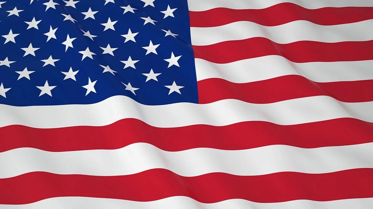 Den amerikanska flaggan med röda och vita ränder samt en blå ruta med vita stjärnor, böljande inför det kommande presidentvalet.