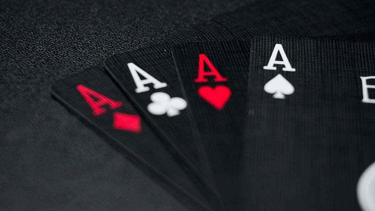 En kortlek som används i blackjack.