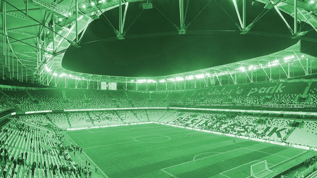 En stor fotbollsarena inför en match i La Liga.