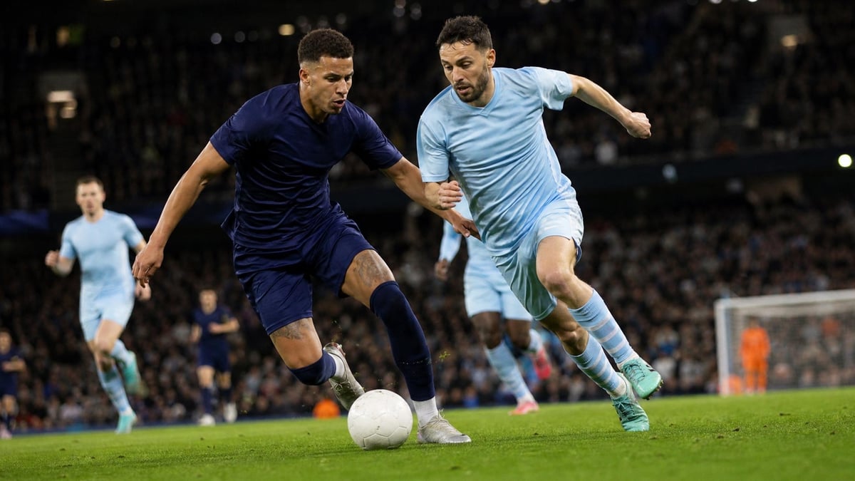 PSG och Man City tävlar om bollen.