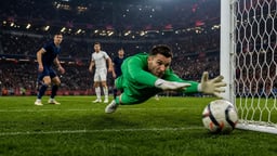 En spelare gör mål i Nations League.