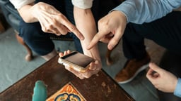 En person förklarar skillnaden mellan spelgräns, spelpaus, självavstängning