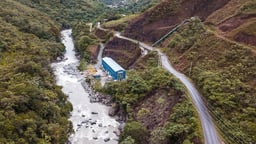 En stillbild på klimatarbetet vid en flod i Peru