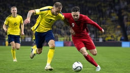 Sverige möter Rumänien i fotboll.