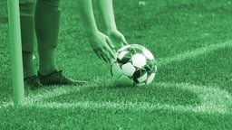 En spelare gör sig redo för att lägga en hörna i Allsvenskan.