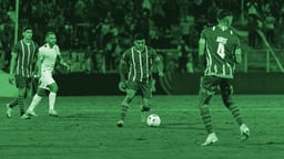 Ett laddat ögonblick i en Champions League-match.