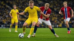En stillbild från en fotbollsmatch.